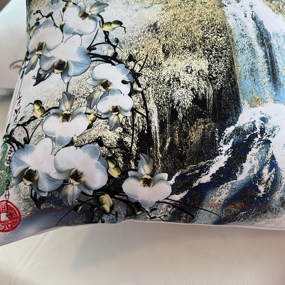 NWOT 2 LAMA KASSO Emperors Waterfall Cushions